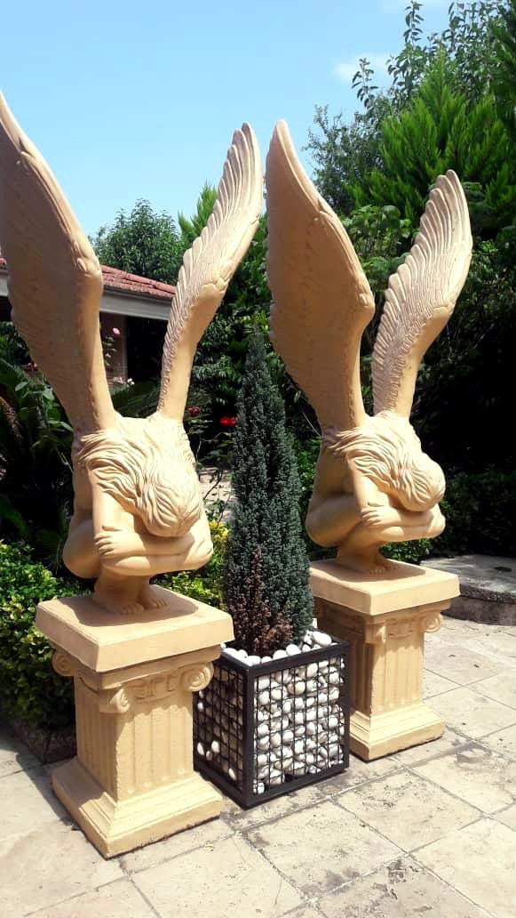 Crouching Angels (pereche)